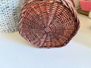 Cestas de mimbre (marrón y blanco)