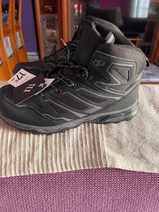 Botas de montaña negras
