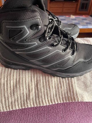 Botas de montaña negras
