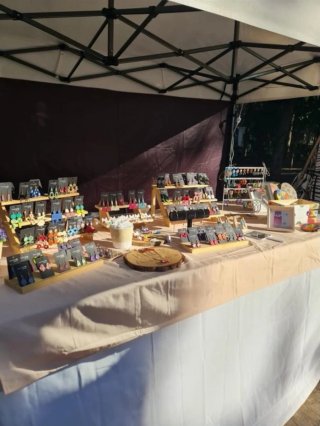 Mesa metálica de el Pájaro Carpintero para mercado