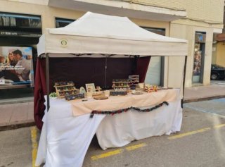 Mesa metálica de el Pájaro Carpintero para mercado