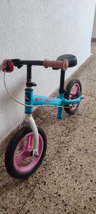 Bicicleta sin pedales niña azul y rosa