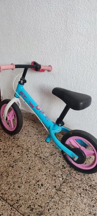 Bicicleta sin pedales niña azul y rosa