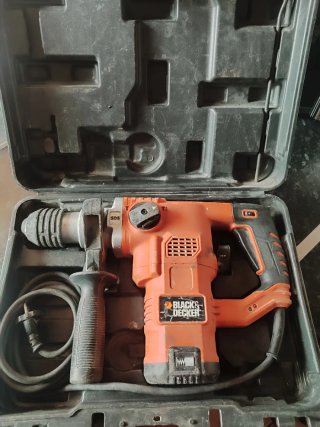 Martillo electroneumático BLACK+DECKER SDS
