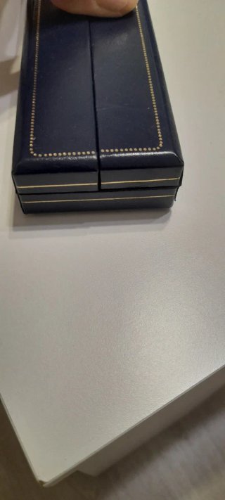 Estuche para reloj azul y dorado