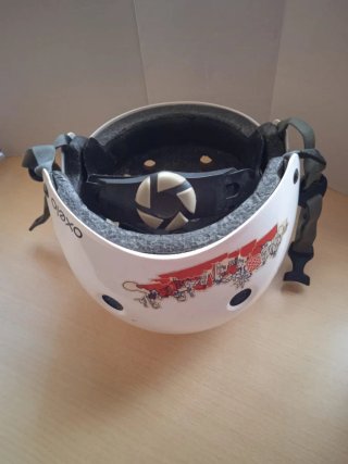 Casco Oxelo con pegatinas