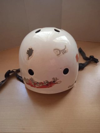 Casco Oxelo con pegatinas