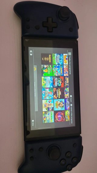 Nintendo Switch con 2 mandos