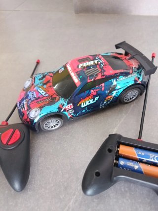 Coche teledirigido con 2 mandos