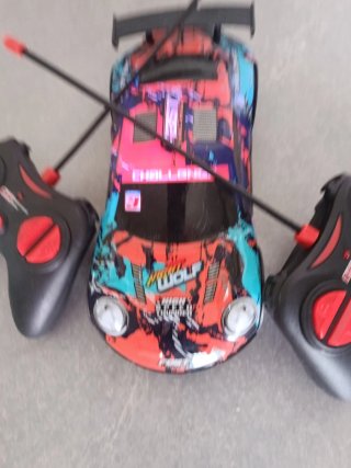 Coche teledirigido con 2 mandos