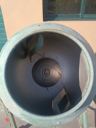 Hormigonera Eléctrica,con muy poco uso.