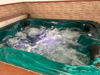 Jacuzzi verde 1500€