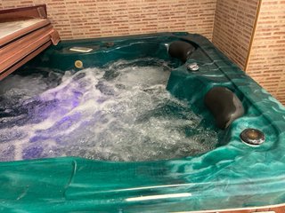 Jacuzzi verde 1500€