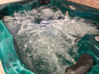Jacuzzi verde 1500€