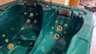 Jacuzzi verde 1500€