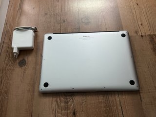 MacBook Pro Retina 15 2015 i7 16GB RAM 256gb apple