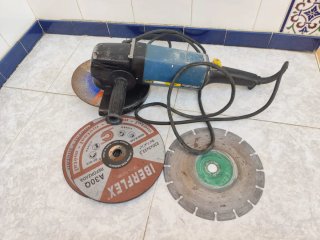 Amoladora Profesional Casals 1800W / Con discos