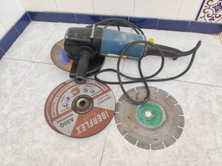 Amoladora Profesional Casals 1800W / Con discos