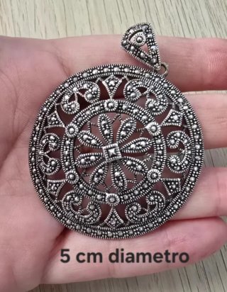 Colgante brillo grande de plata con diseño