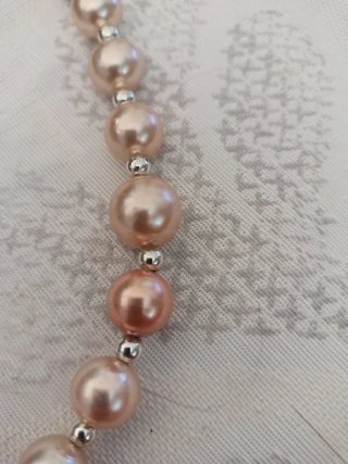 Collar de perlas color rosado