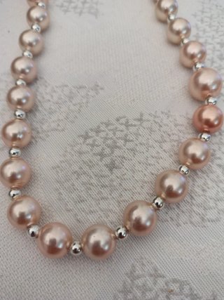 Collar de perlas color rosado