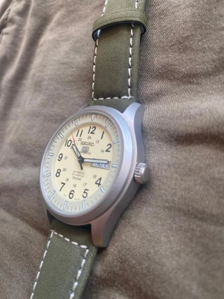 Seiko 5 Sports Field SNZG.