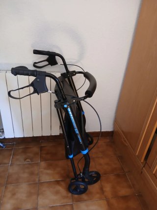 Caminador de anciano plegable