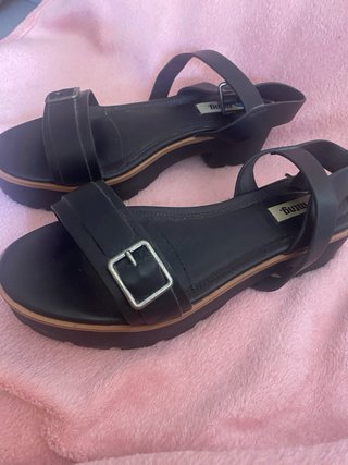 Sandalias negras de mujer