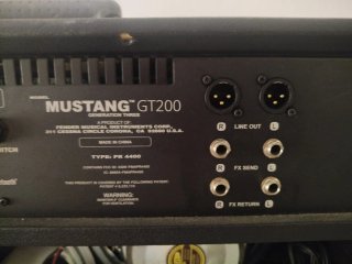 Amplificador Fender Mustang GT200 + Funda y ruedas