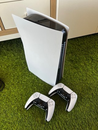 Consola PS5 + 6 Juegos + Accesorios