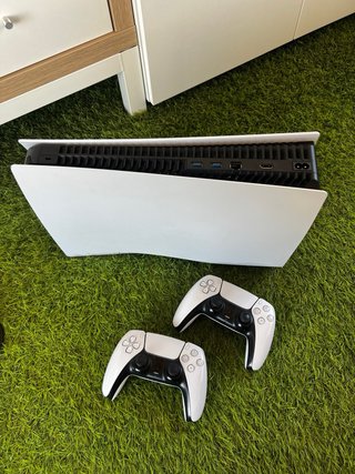 Consola PS5 + 6 Juegos + Accesorios