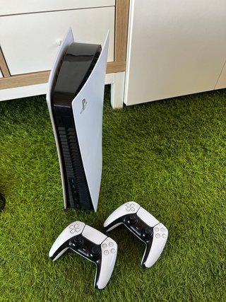 Consola PS5 + 6 Juegos + Accesorios