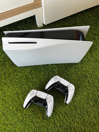 Consola PS5 + 6 Juegos + Accesorios