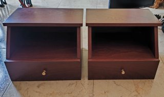 Mesitas de noche de madera colgantes