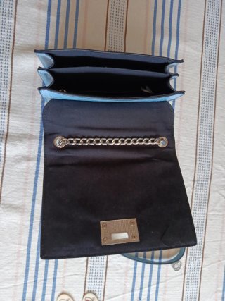 Bolso efecto piel de serpiente azul