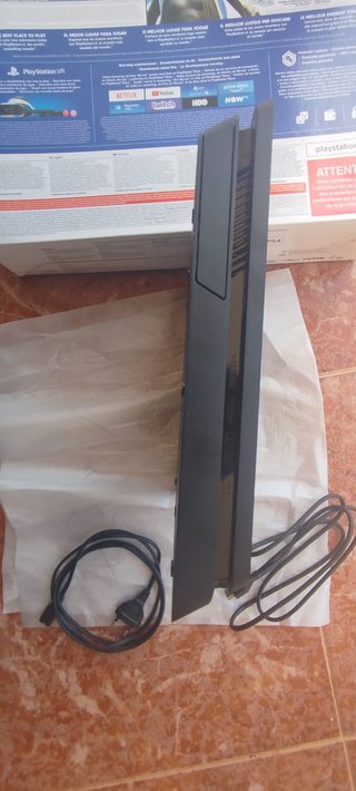 PS4 500GB + Mando y Cables
