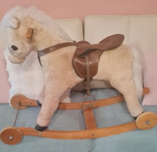 Caballito de madera balancín