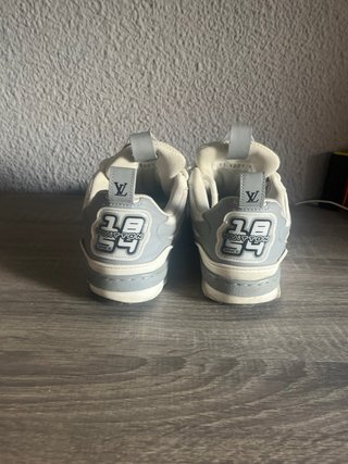 Louis Vuitton Zapatillas Grises y Blancas