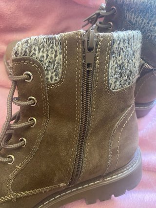 Botines marrones con cremallera y cordones