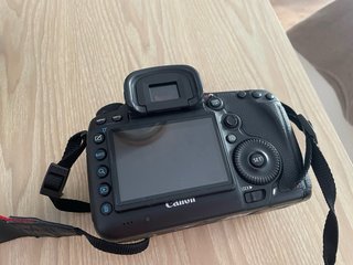 Canon EOS 5D Mark III + Lente EF 24-105mm