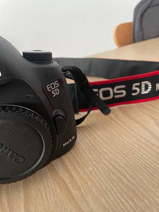 Canon EOS 5D Mark III + Lente EF 24-105mm