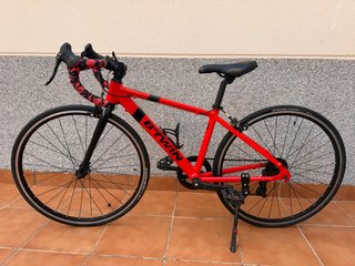 Bicicleta carretera infantil roja