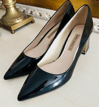 Tacones Zara charol negros y dorados