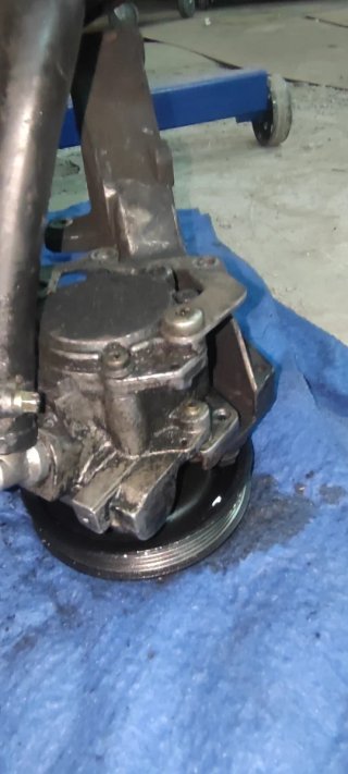 Bomba dirección BMW 325 TDS