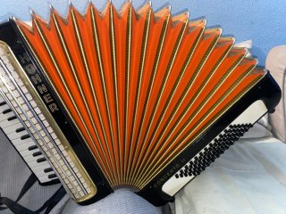 Acordeón Hohner Concerto II 72 bajos