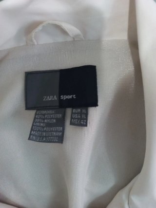 Impermeable Zara Beige Talla XL
