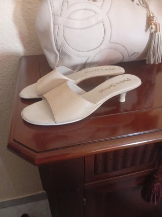 Sandalias piel tacón bajo Made in Spain beige