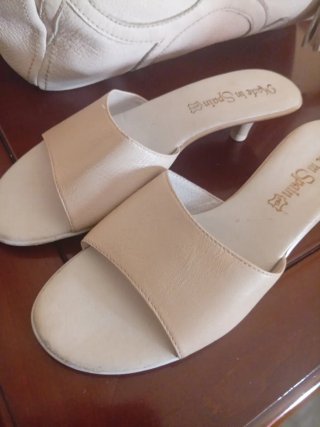 Sandalias piel tacón bajo Made in Spain beige