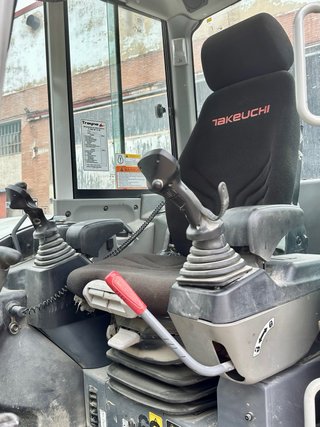 Excavadora Takeuchi TB370  (7.000kg)