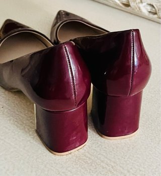 Tacones Zara charol burdeos